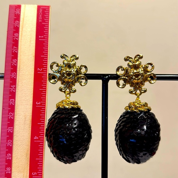 Vintage Dalessio Design Chicago Gold Tone & Black Sequin Dangle Earrings Clipons - Picture 9 of 11